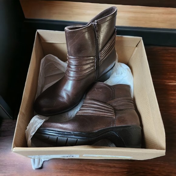 NIB CLARK'S "WISH MOOD" Brown Leather Ankle Boots IN BOX Size 7 - Picture 1 of 12